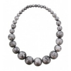 Pärlat halsband grå